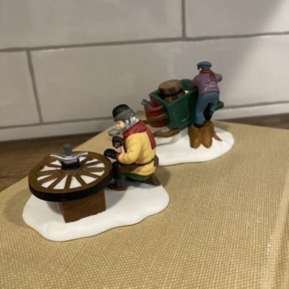 Department 56 C. Bradford, Wheelwright & Son Figurines Accessory #5818-1 - Picture 5 of 10